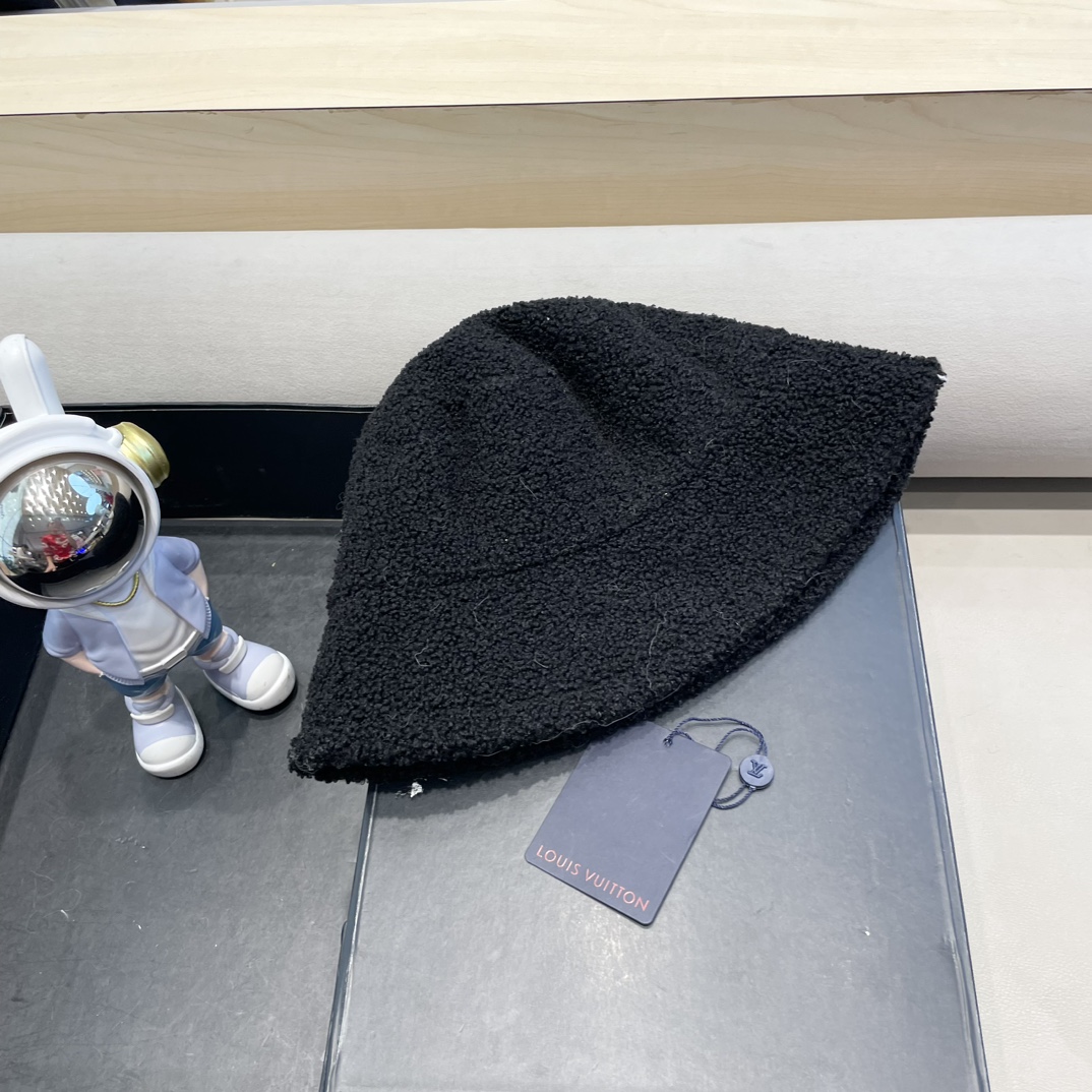   lv 秋冬新款羊羔毛渔夫帽，休闲跑量款，头围57cm