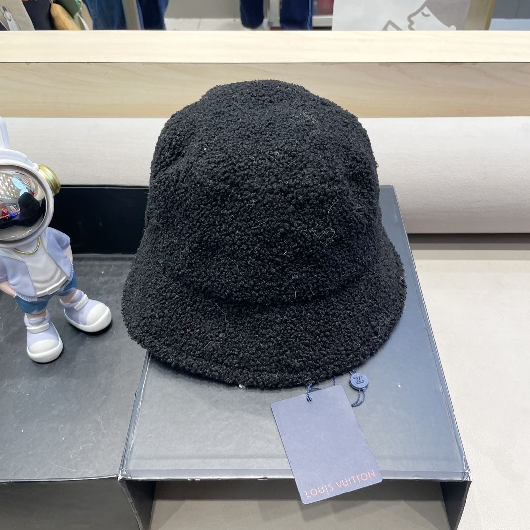   lv 秋冬新款羊羔毛渔夫帽，休闲跑量款，头围57cm