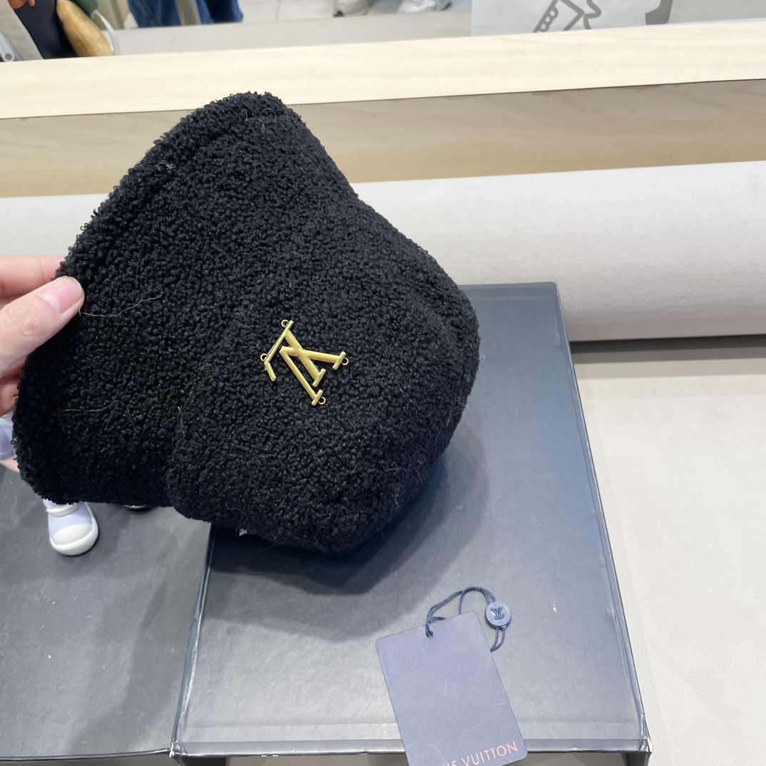   lv 秋冬新款羊羔毛渔夫帽，休闲跑量款，头围57cm