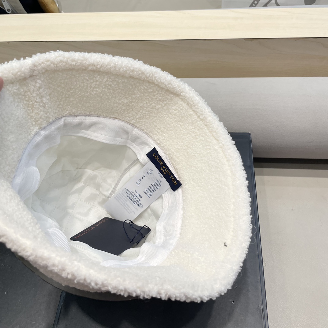 lv 秋冬新款羊羔毛渔夫帽，休闲跑量款，头围57cm