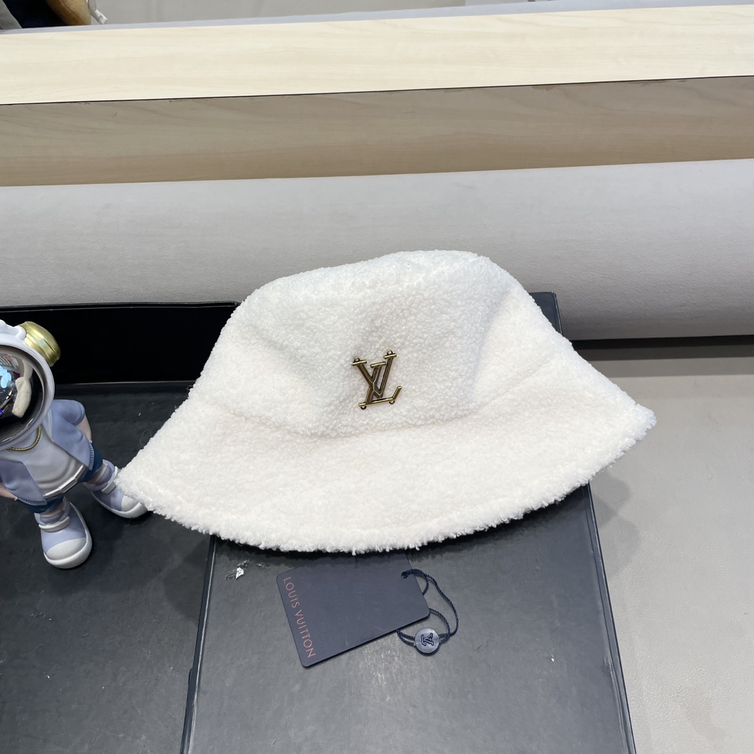 NO:363615,lv new style lamb wool fisherman hat, casual running volume model, head circumference 57cm hat, straw hat, fisherman hat, baseball hat, knit hat, hat, louis vuitton, espadrilles, hatslv 秋冬新款羊羔毛渔夫帽,休闲跑量款,头围57cm帽子草帽渔夫帽棒球帽针织帽,帽子,louis vuitton,espadrilles,hats,hat