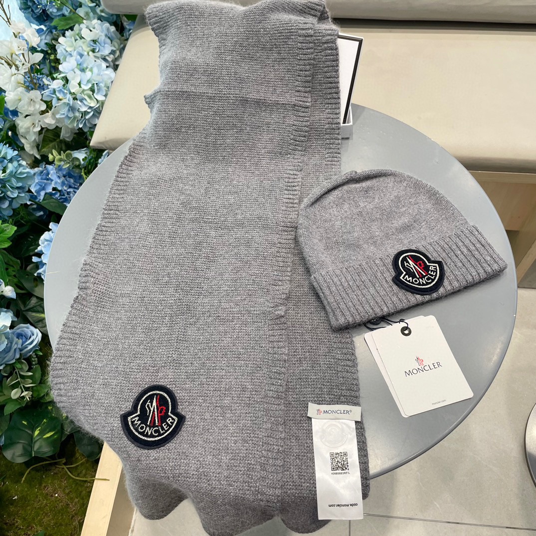 蒙口。 【羊毛套装帽子】经典套装帽子！帽子➕围巾！70%羊毛➕30%兔毛。暖暖哒超级舒服～冬日小姐姐减龄神器哦～这个冬天