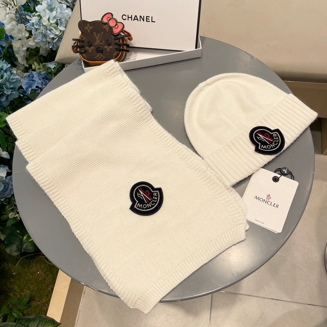 蒙口。 【羊毛套装帽子】经典套装帽子！帽子➕围巾！70%羊毛➕30%兔毛。暖暖哒超级舒服～冬日小姐姐减龄神器哦～这个冬天