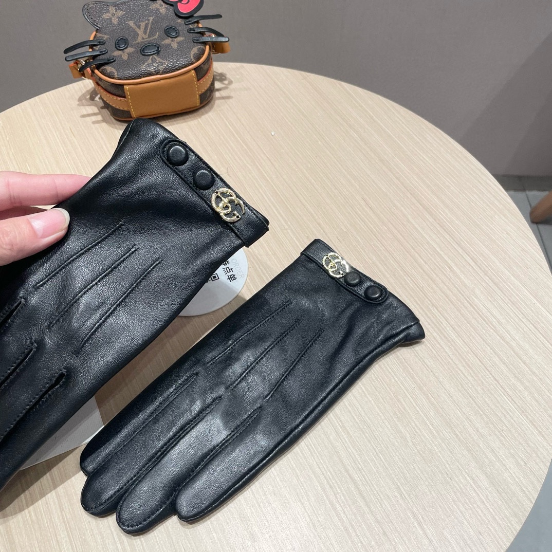 Stylish Gucci Women’s Shearling Gloves: Warm, Fashionable, and Cozy for Autumn/Winter - 图片 6