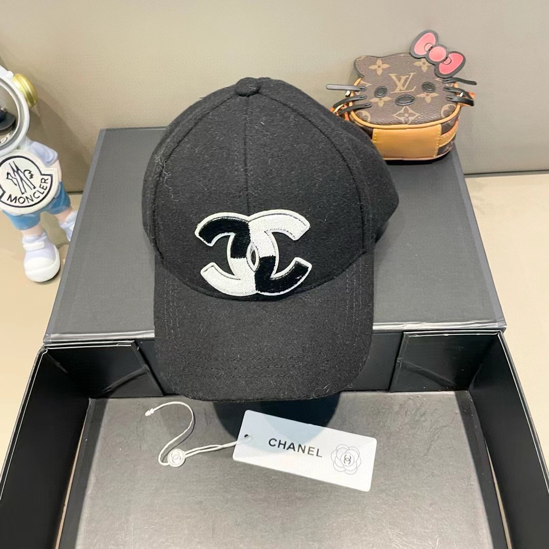 NO:217353,Chanel's new wool baseball cap, cool colors, different styles for men and women, first batch of hats, fisherman hats, baseball caps, knit hats, hats, chanel, espadrilles, hats19860909香奈儿新款羊毛料棒球帽,很酷的色系,男女佩戴都有不同style,第一批抢先出货帽子渔夫帽棒球帽针织帽,帽子,chanel,espadrilles,hats,hat