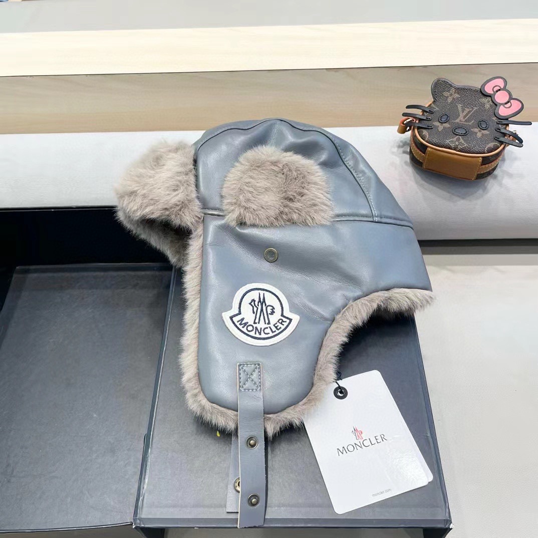 NO:217339,Moncler Korean version PU leather retro pilot Lei Feng hat women autumn and winter warm plush thickened bicycle ear protection hat men hat fisherman hat baseball hat knit hat, hat, christian louboutin, espadrilles, hats19860909moncler韩版PU皮质复古飞行员雷锋帽子女秋冬季保暖毛绒加厚骑车护耳帽男帽子渔夫帽棒球帽针织帽,帽子,christian louboutin,espadrilles,hats,hat