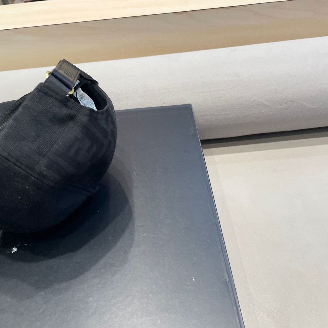 Fendi（芬迪）新款原单棒球帽， 双F提花，专柜常年热卖款，口碑极佳，1:1开模订制，原版提花帆布料+