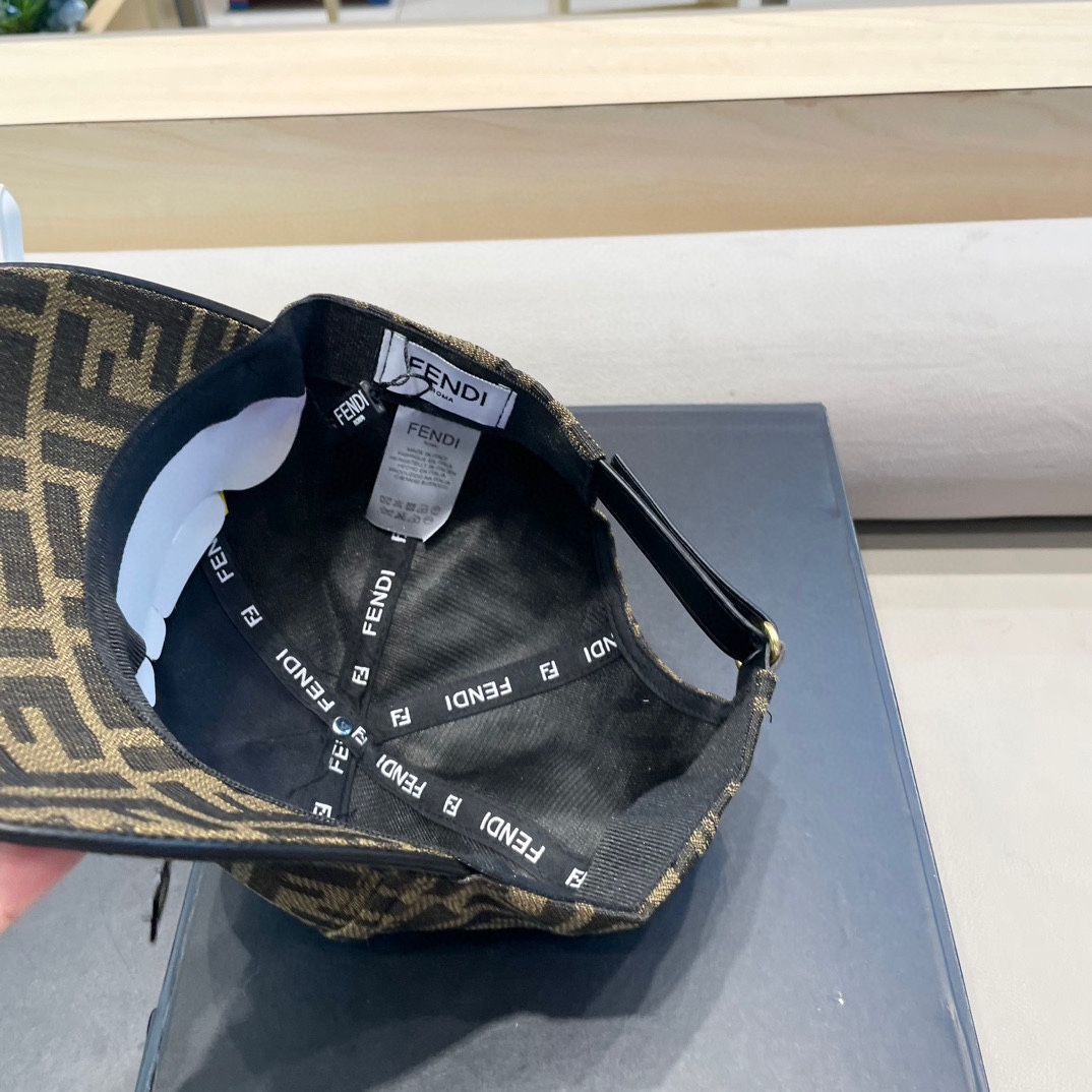 Fendi（芬迪）新款原单棒球帽， 双F提花，专柜常年热卖款，口碑极佳，1:1开模订制，原版提花帆布料+