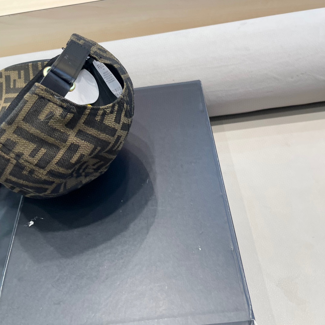 Fendi（芬迪）新款原单棒球帽， 双F提花，专柜常年热卖款，口碑极佳，1:1开模订制，原版提花帆布料+