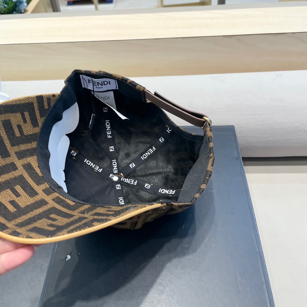 Fendi（芬迪）新款原单棒球帽， 双F提花，专柜常年热卖款，口碑极佳，1:1开模订制，原版提花帆布料+