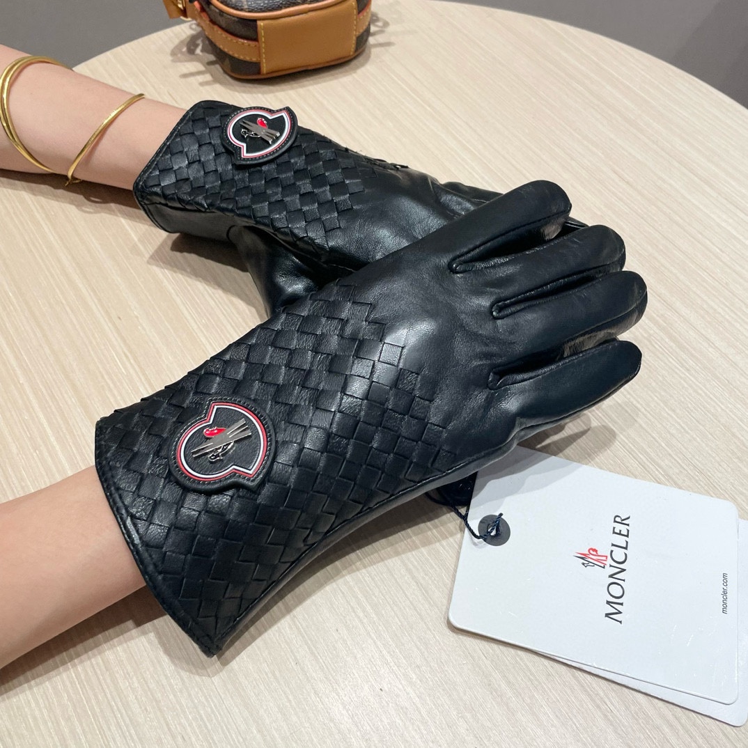 Moncler Launches 2024 Love Gloves Collection with High-Quality Lamb-Skin, Sizes M-L. - 图片 3