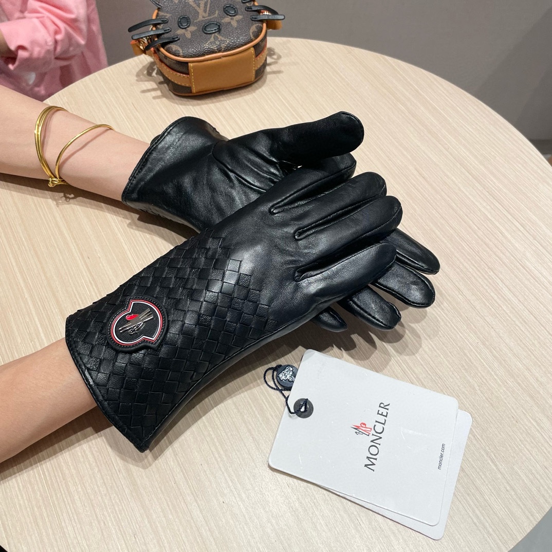 Moncler Launches 2024 Love Gloves Collection with High-Quality Lamb-Skin, Sizes M-L. - 图片 5