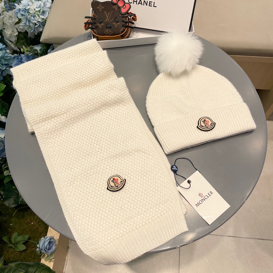 P200 蒙口。 【羊毛套装帽子】经典套装帽子！帽子➕围巾！70%羊毛➕30%兔毛。暖暖哒超级舒服～冬日小姐姐减龄神器哦～这个冬天你就差这么一套套装帽子啦～又保暖又时尚！男女通用款!可以做情侣款！防伪标签吊卡齐全！多多款式，欢迎选择!