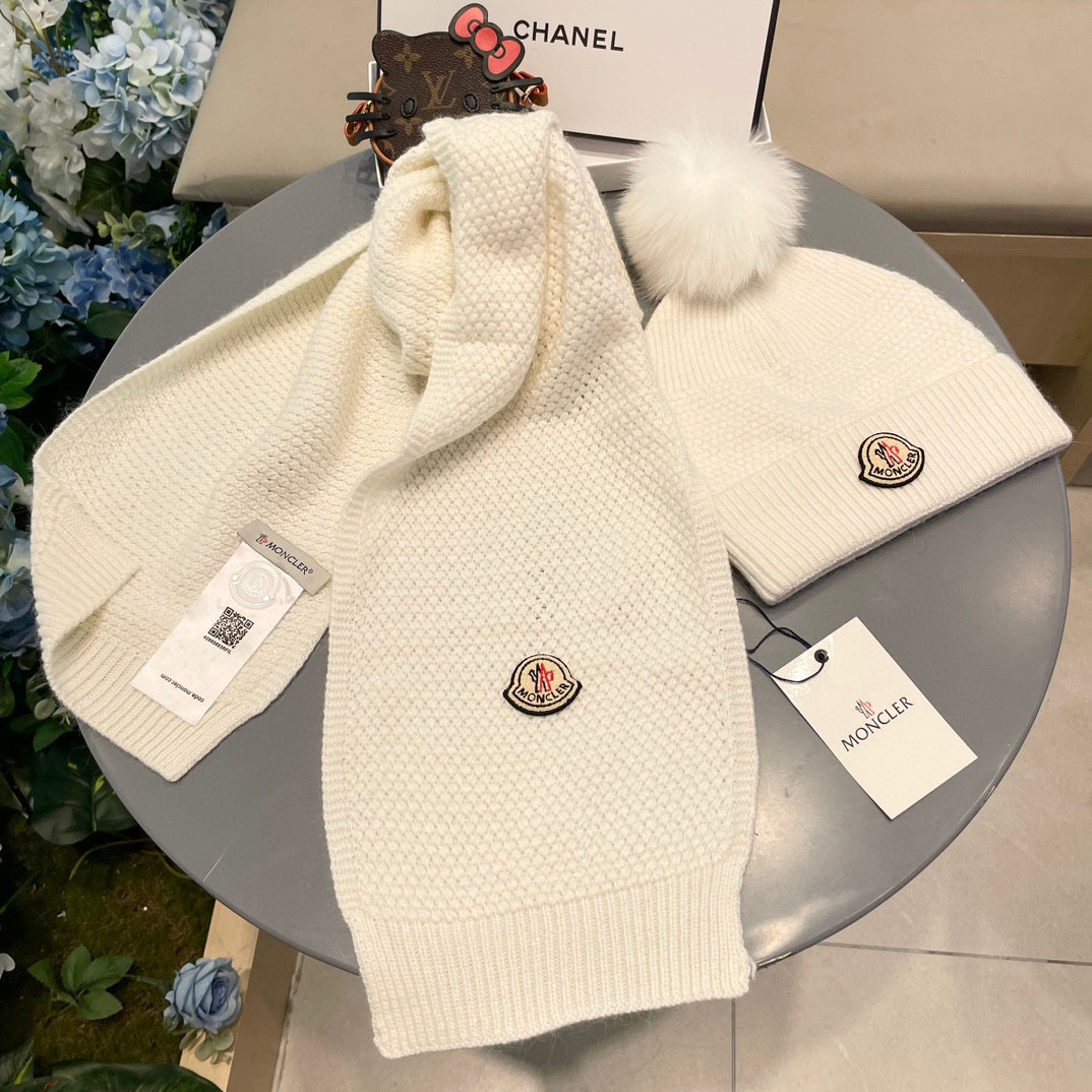 P200 蒙口。 【羊毛套装帽子】经典套装帽子！帽子➕围巾！70%羊毛➕30%兔毛。暖暖哒超级舒服～冬日小姐姐减龄神器哦～这个冬天你就差这么一套套装帽子啦～又保暖又时尚！男女通用款!可以做情侣款！防伪标签吊卡齐全！多多款式，欢迎选择!