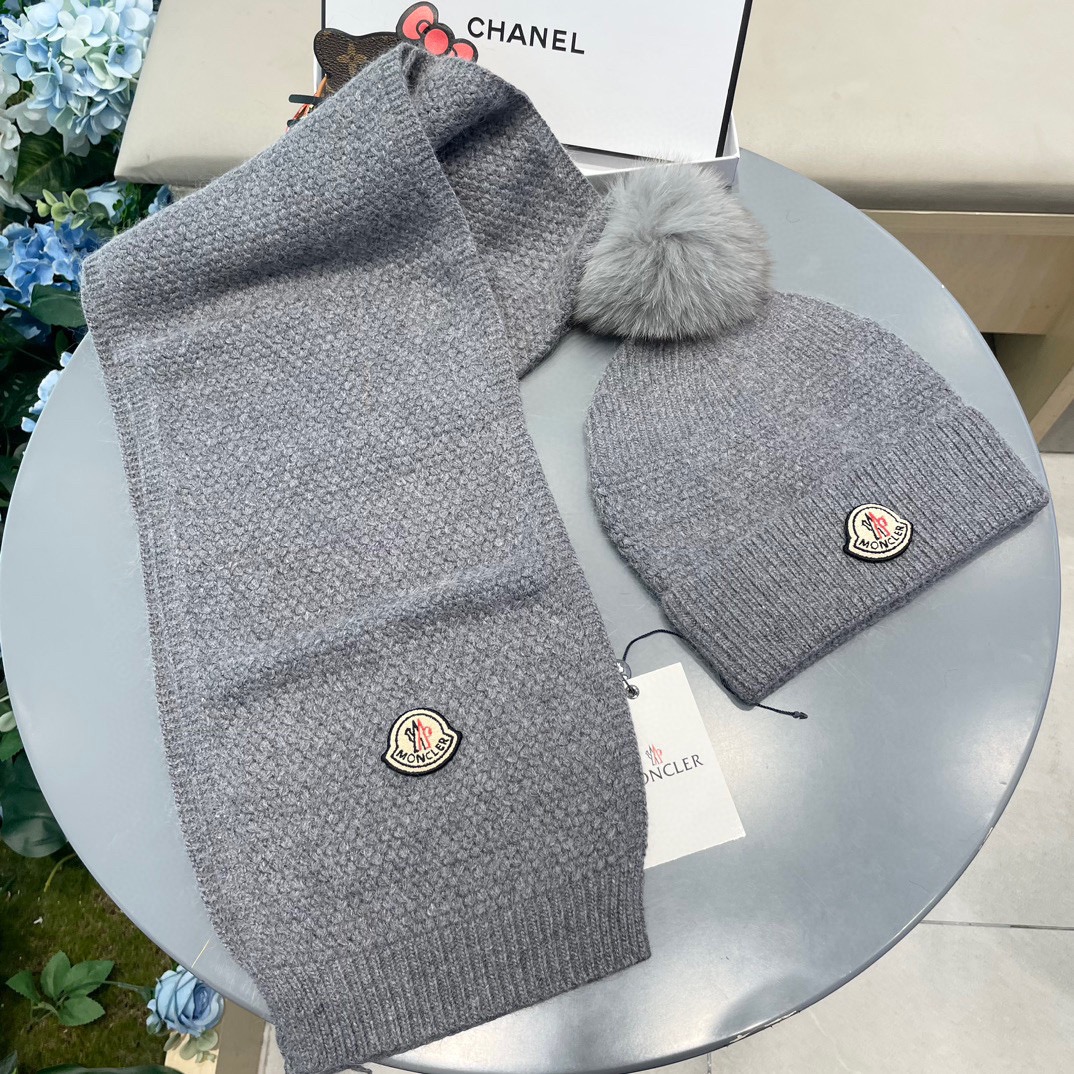 P200 蒙口。 【羊毛套装帽子】经典套装帽子！帽子➕围巾！70%羊毛➕30%兔毛。暖暖哒超级舒服～冬日小姐姐减龄神器哦～这个冬天你就差这么一套套装帽子啦～又保暖又时尚！男女通用款!可以做情侣款！防伪标签吊卡齐全！多多款式，欢迎选择!