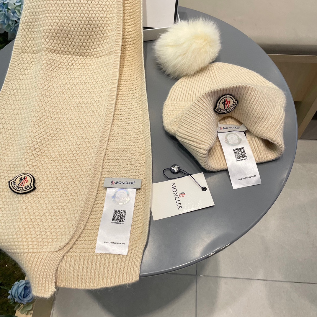 P200 蒙口。 【羊毛套装帽子】经典套装帽子！帽子➕围巾！70%羊毛➕30%兔毛。暖暖哒超级舒服～冬日小姐姐减龄神器哦～这个冬天你就差这么一套套装帽子啦～又保暖又时尚！男女通用款!可以做情侣款！防伪标签吊卡齐全！多多款式，欢迎选择!