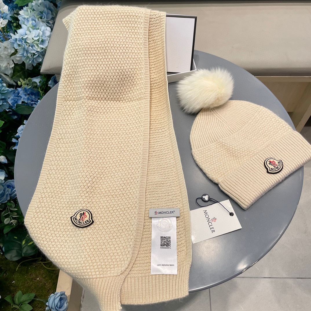 P200 蒙口。 【羊毛套装帽子】经典套装帽子！帽子➕围巾！70%羊毛➕30%兔毛。暖暖哒超级舒服～冬日小姐姐减龄神器哦～这个冬天你就差这么一套套装帽子啦～又保暖又时尚！男女通用款!可以做情侣款！防伪标签吊卡齐全！多多款式，欢迎选择!