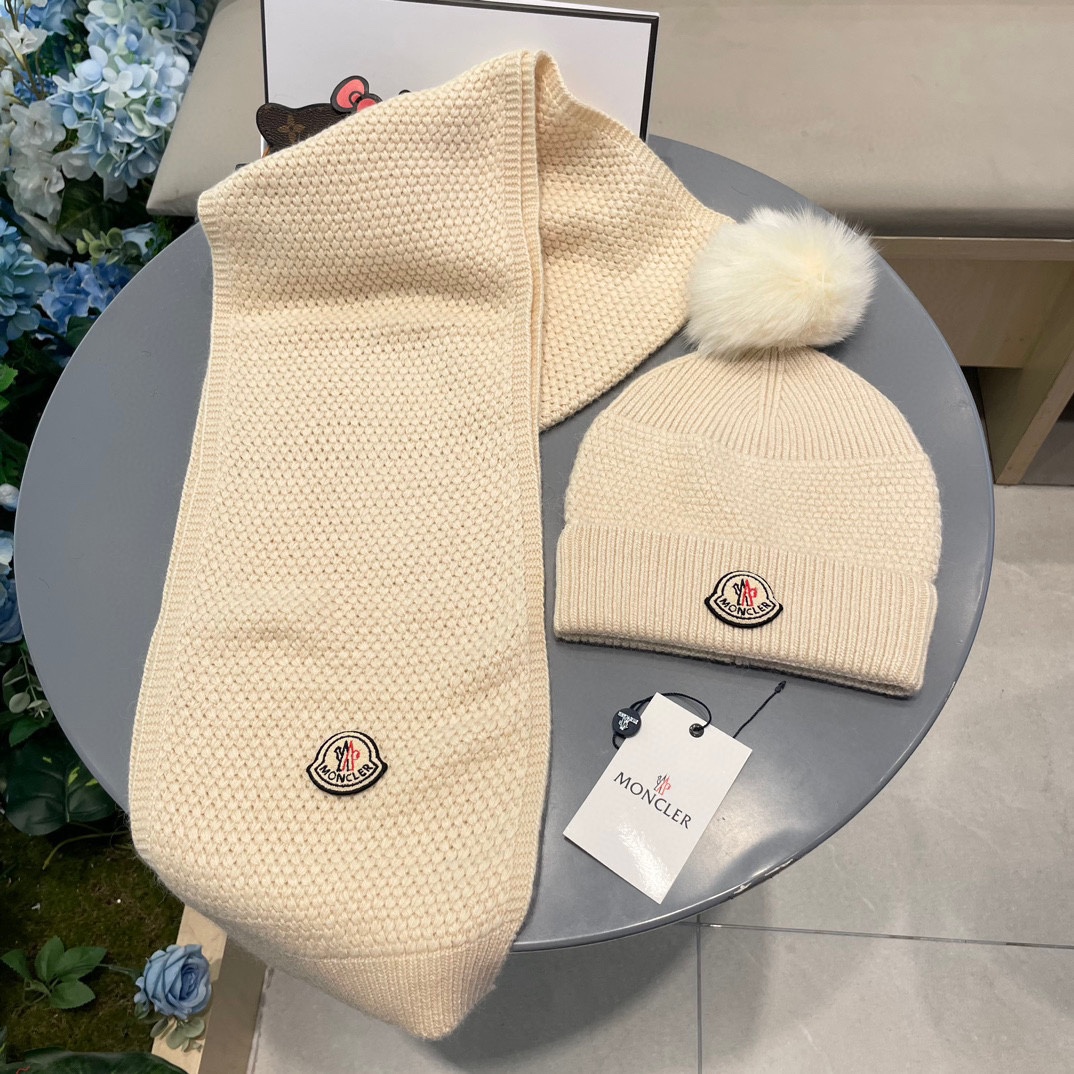 P200 蒙口。 【羊毛套装帽子】经典套装帽子！帽子➕围巾！70%羊毛➕30%兔毛。暖暖哒超级舒服～冬日小姐姐减龄神器哦～这个冬天你就差这么一套套装帽子啦～又保暖又时尚！男女通用款!可以做情侣款！防伪标签吊卡齐全！多多款式，欢迎选择!