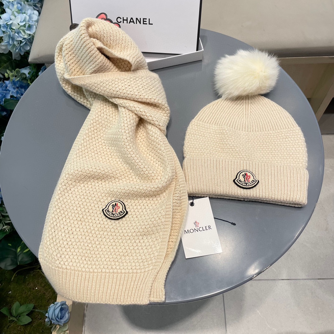 P200 蒙口。 【羊毛套装帽子】经典套装帽子！帽子➕围巾！70%羊毛➕30%兔毛。暖暖哒超级舒服～冬日小姐姐减龄神器哦～这个冬天你就差这么一套套装帽子啦～又保暖又时尚！男女通用款!可以做情侣款！防伪标签吊卡齐全！多多款式，欢迎选择!