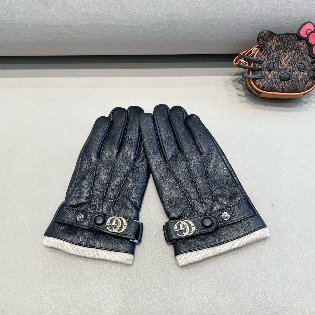 Warm and Stylish: Moncler’s Winter Velvet Gloves for Women - 图片 8