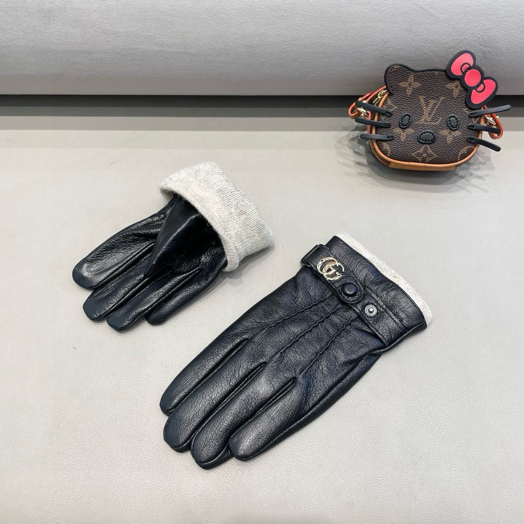 Warm and Stylish: Moncler’s Winter Velvet Gloves for Women - 图片 4