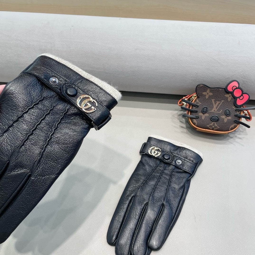 Warm and Stylish: Moncler’s Winter Velvet Gloves for Women - 图片 6