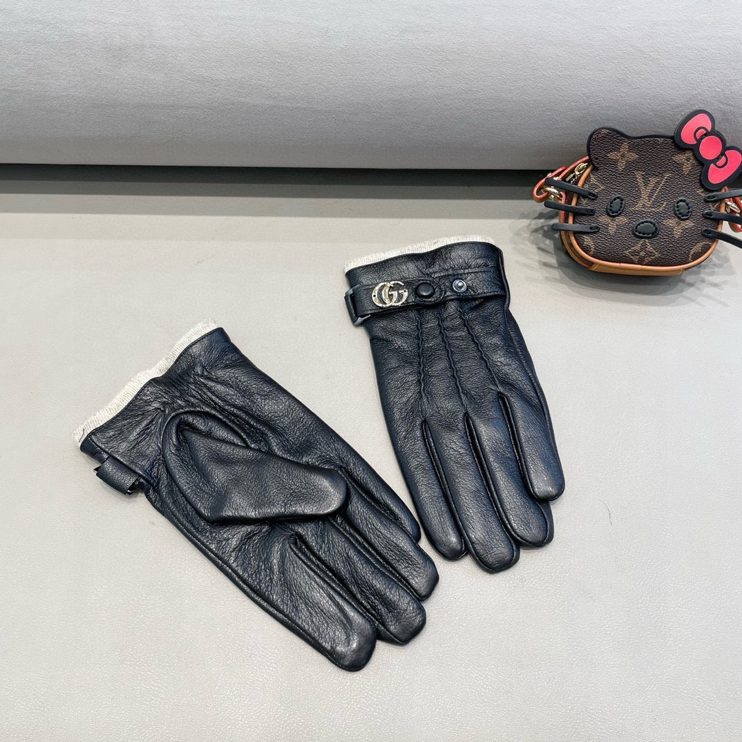 Warm and Stylish: Moncler’s Winter Velvet Gloves for Women - 图片 2