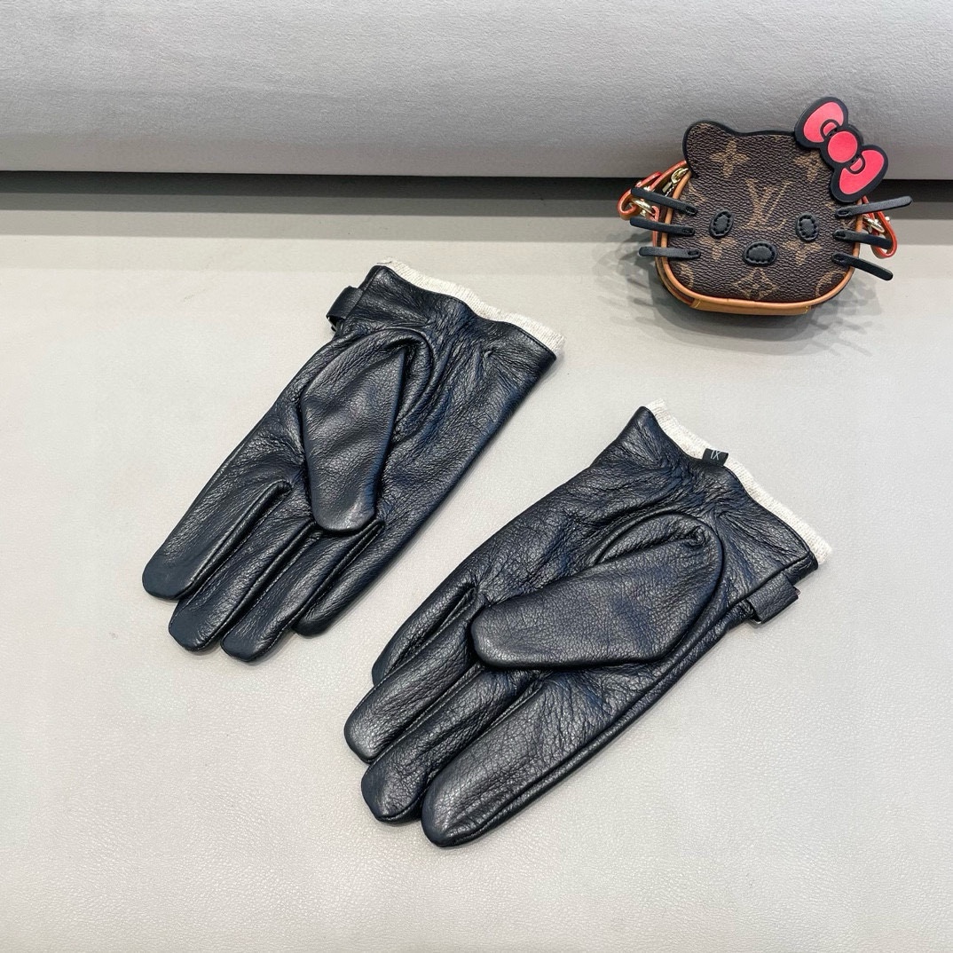 Warm and Stylish: Moncler’s Winter Velvet Gloves for Women - 图片 3