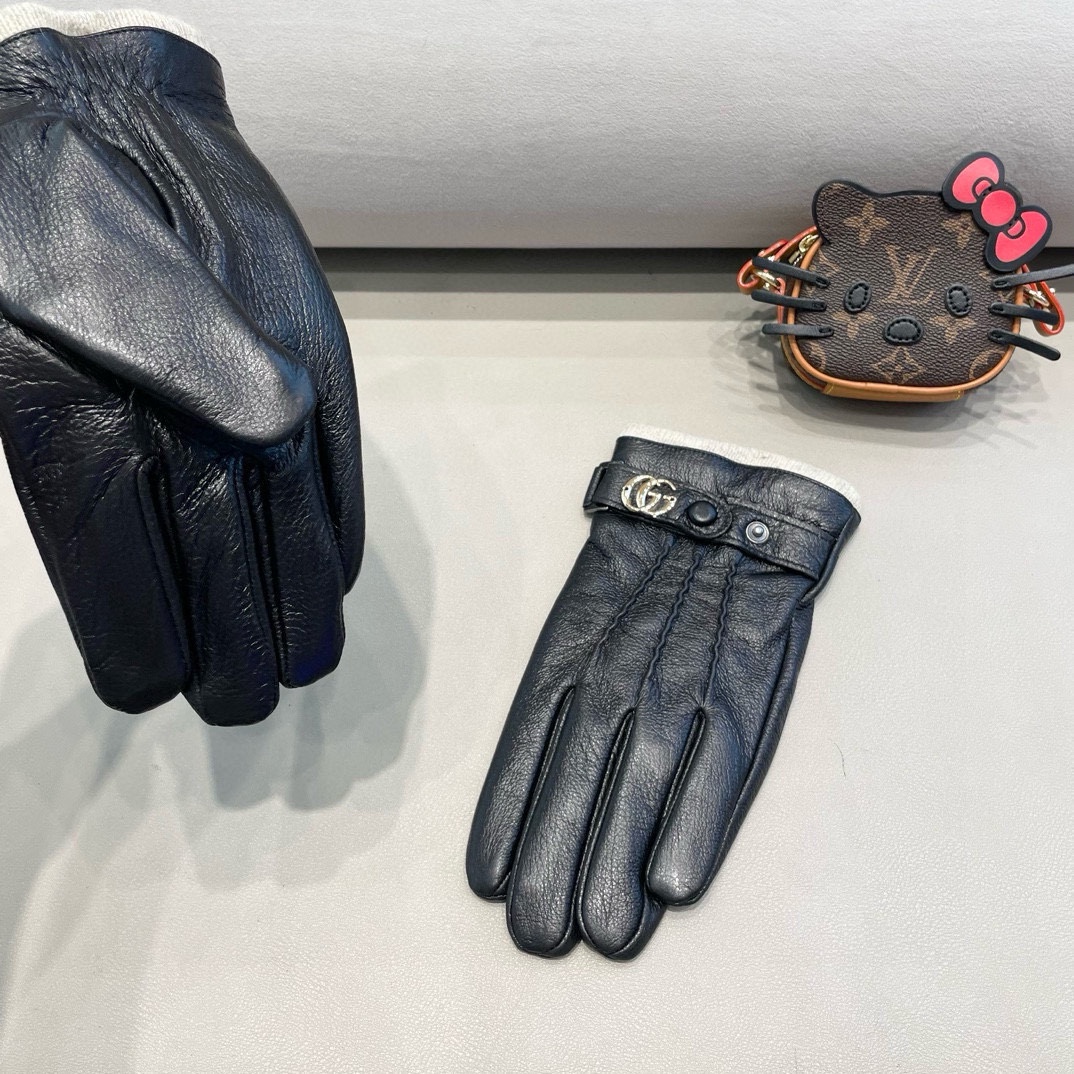 Warm and Stylish: Moncler’s Winter Velvet Gloves for Women - 图片 5