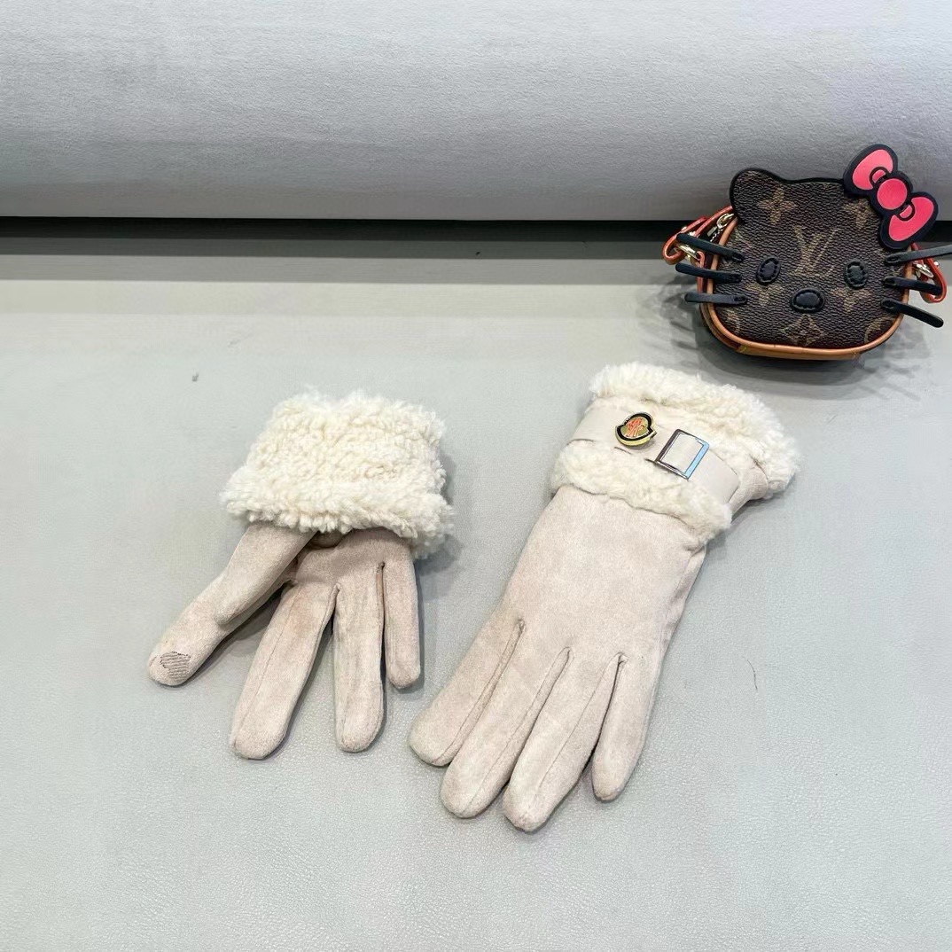 Moncler’s Winter Velvet Gloves: Thicker Velvet and Warmer Protection for Women - 图片 8