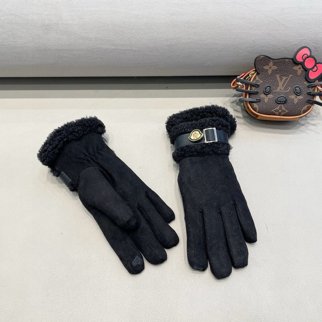 Luxurious Winter Gloves for Women: Moncler’s Thick Velvet and Warm Pelts - 图片 5