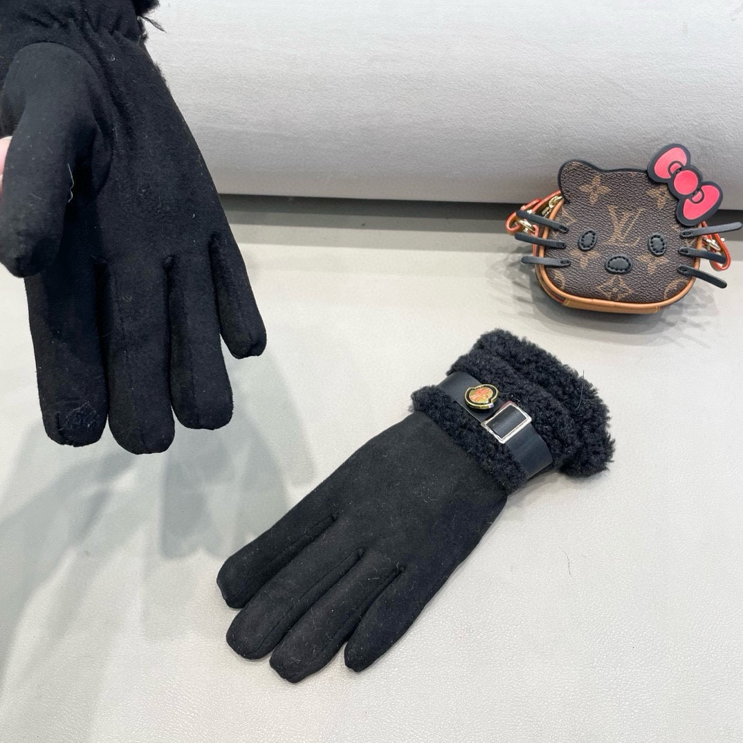 Luxurious Winter Gloves for Women: Moncler’s Thick Velvet and Warm Pelts - 图片 7