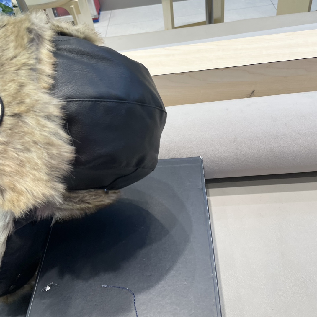 蒙口Moncler盟可睐复古草原大头围皮质毛绒雷锋帽子男女冬季保暖骑车护耳户外防风帽