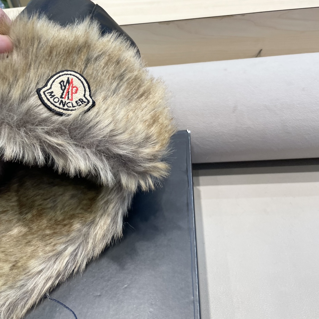蒙口Moncler盟可睐复古草原大头围皮质毛绒雷锋帽子男女冬季保暖骑车护耳户外防风帽
