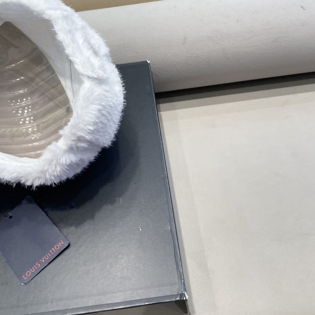 LV路易威登兔毛棒球帽女秋冬韩国网红百搭保暖毛绒鸭舌帽子潮