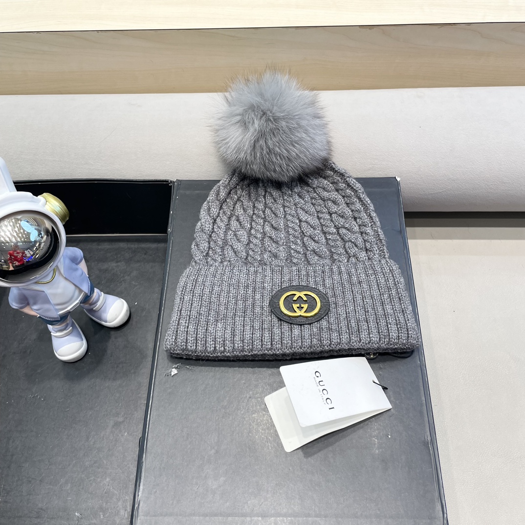 NO:217971,Gucci autumn and winter with fox wool ball new wool hat, wool fabric, men and women hat fisherman hat baseball hat knit hat, hat, gucci, espadrilles, hats19860909Gucci古奇秋冬配狐狸毛球新款毛线帽,羊毛面料,男女同款帽子渔夫帽棒球帽针织帽,帽子,gucci,espadrilles,hats,hat