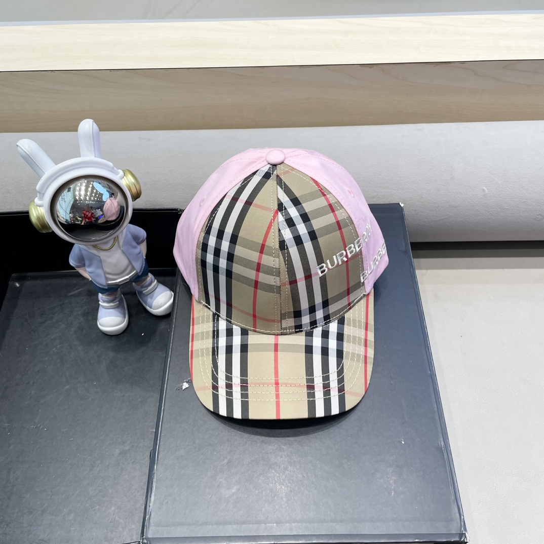 NO:217973,Burberry (Burberry) co-branded original single baseball cap, hot-selling pure cotton lining, light and breathable. Perfect version, original quality, exclusive physical shot, suitable for both men and women!  Hat fisherman hat baseball hat knit hat, hat, burberry, burberry, espadrilles, hats19860909Burberry（巴宝莉）联名款原单棒球帽 专柜热卖款纯棉内里,轻盈透气.完美版型,原厂品质,独家实物拍摄,男女适用！帽子渔夫帽棒球帽针织帽,帽子,burberry,burberry,espadrilles,hats,hat