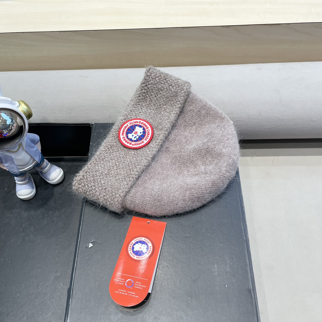 Winter Knit Hat with Ear Protection for Canadian Geese by Simone. - 图片 8