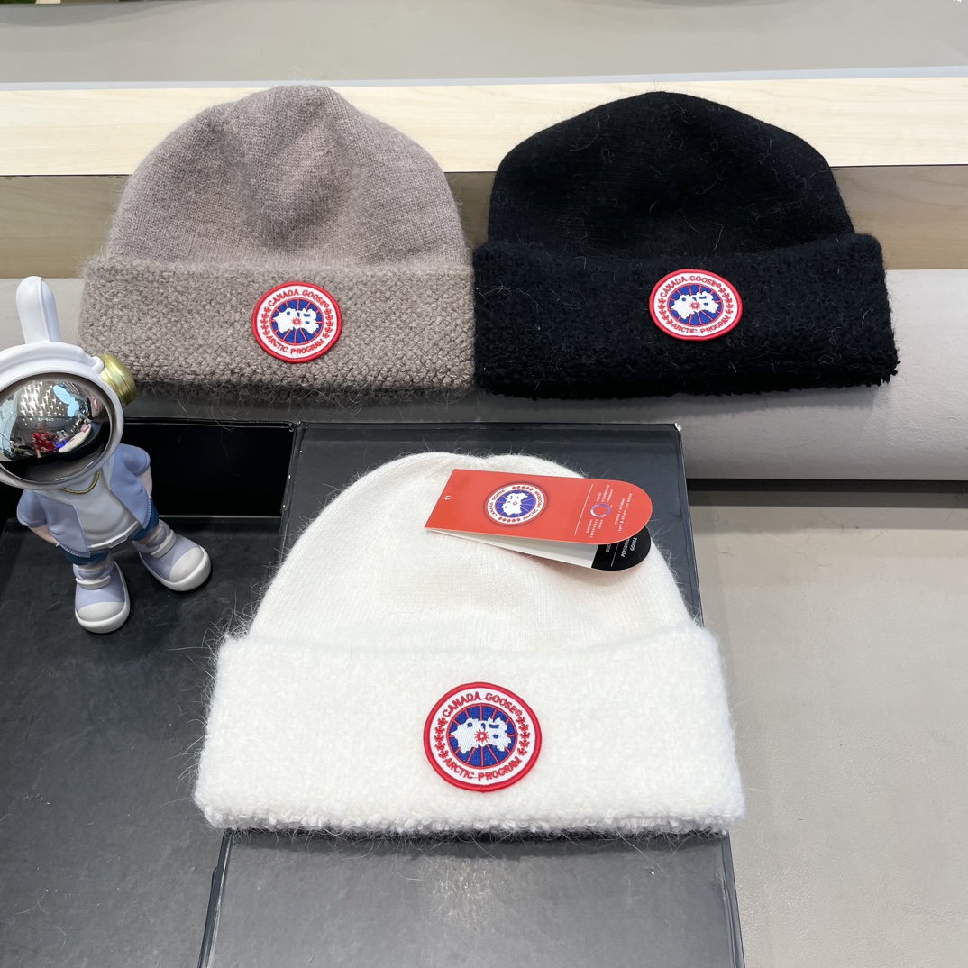 Winter Knit Hat with Ear Protection for Canadian Geese by Simone. - 图片 5