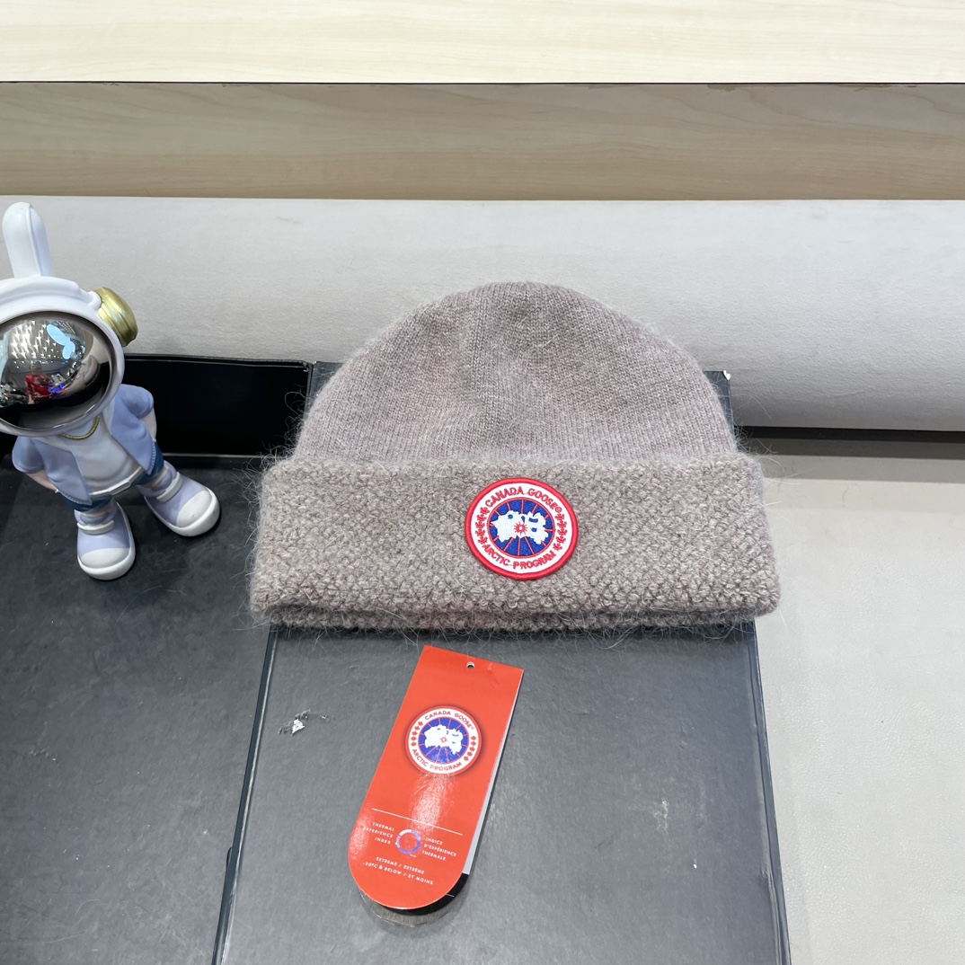 NO:217781,Canadian goose SIMONE GOOSE big goose knit hat women's winter new warm wool hat showing face small ear protection hat fisherman hat baseball hat knit hat, hat, espadrilles, hats19860909加拿大鹅SIMONE GOOSE大鹅针织帽女冬新款保暖羊毛帽显脸小护耳帽子帽子渔夫帽棒球帽针织帽,帽子,espadrilles,hats,hat