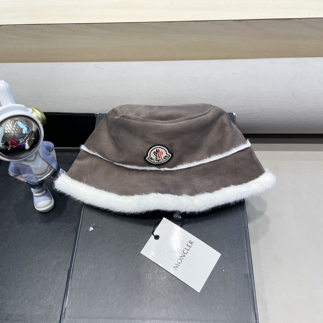 NO:217785,Moncler winter thickened solid color fisherman hat girls versatile face showing small flat top basin hat retro suede bucket hat fisherman hat baseball hat knit hat, hat, christian louboutin, espadrilles, chamois leather, hats19860909moncler冬天加厚纯色渔夫帽女生百搭素颜显脸小平顶盆帽复古麂皮绒水桶帽帽子渔夫帽棒球帽针织帽,帽子,christian louboutin,espadrilles,chamois leather,hats,hat