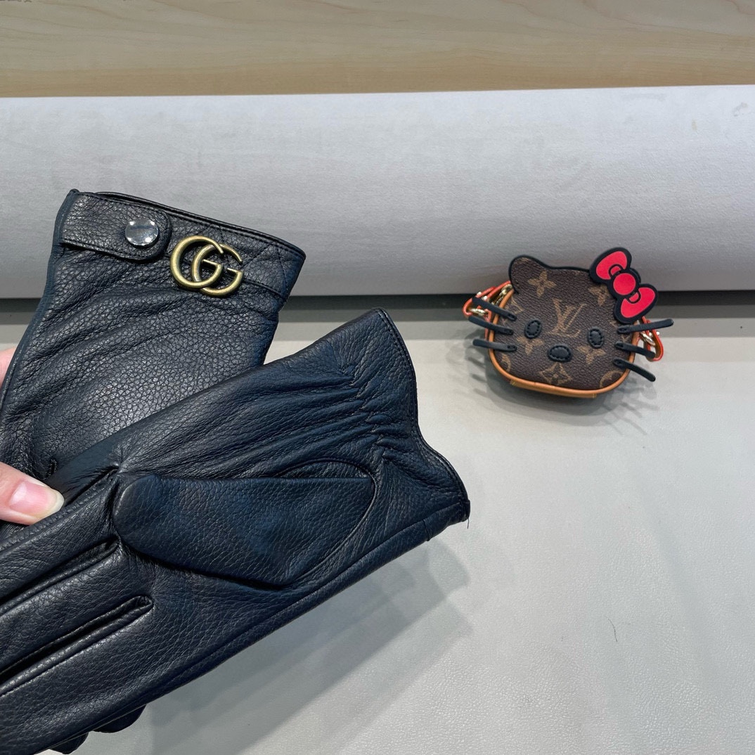 Luxurious Lamb-Skin Gloves by Gucci for Cozy Autumn and Winter Fashion - 图片 8