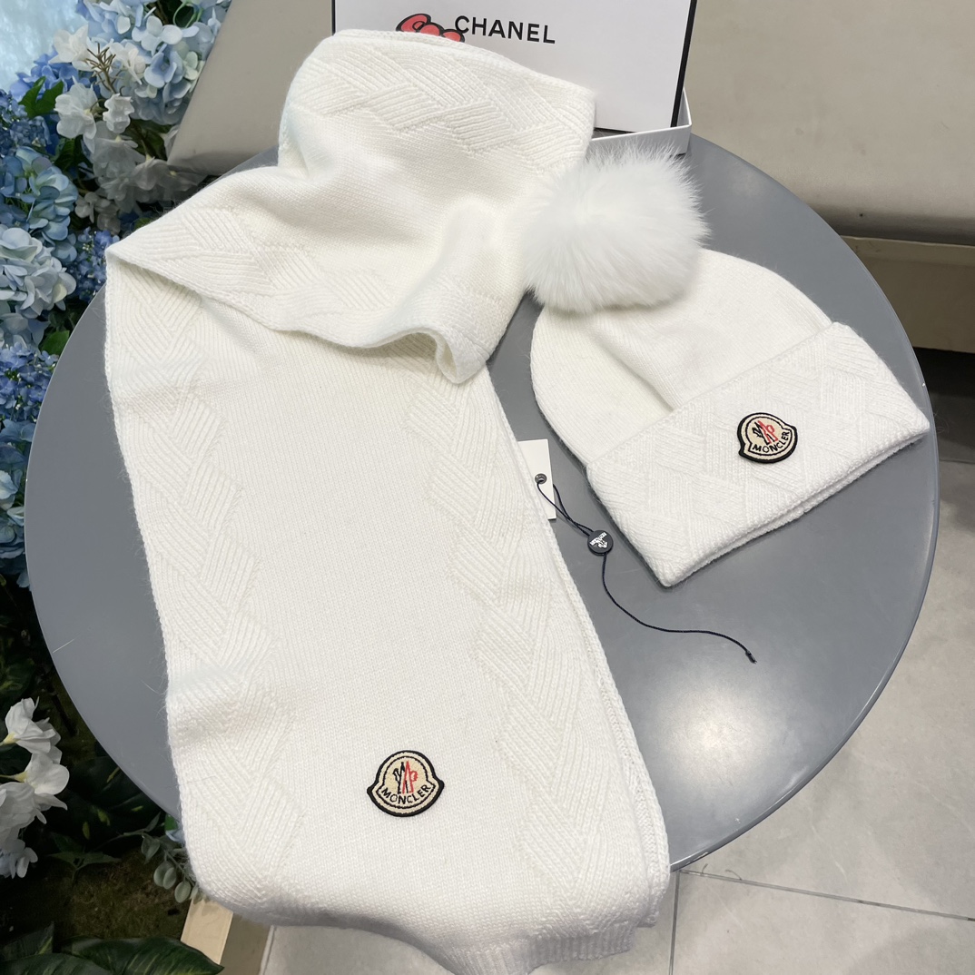 羊毛套装帽子经典套装！帽子配狐狸毛球围巾！暖暖哒超级舒服冬日小姐姐减龄神器哦这个冬天你就差这么一套套装帽