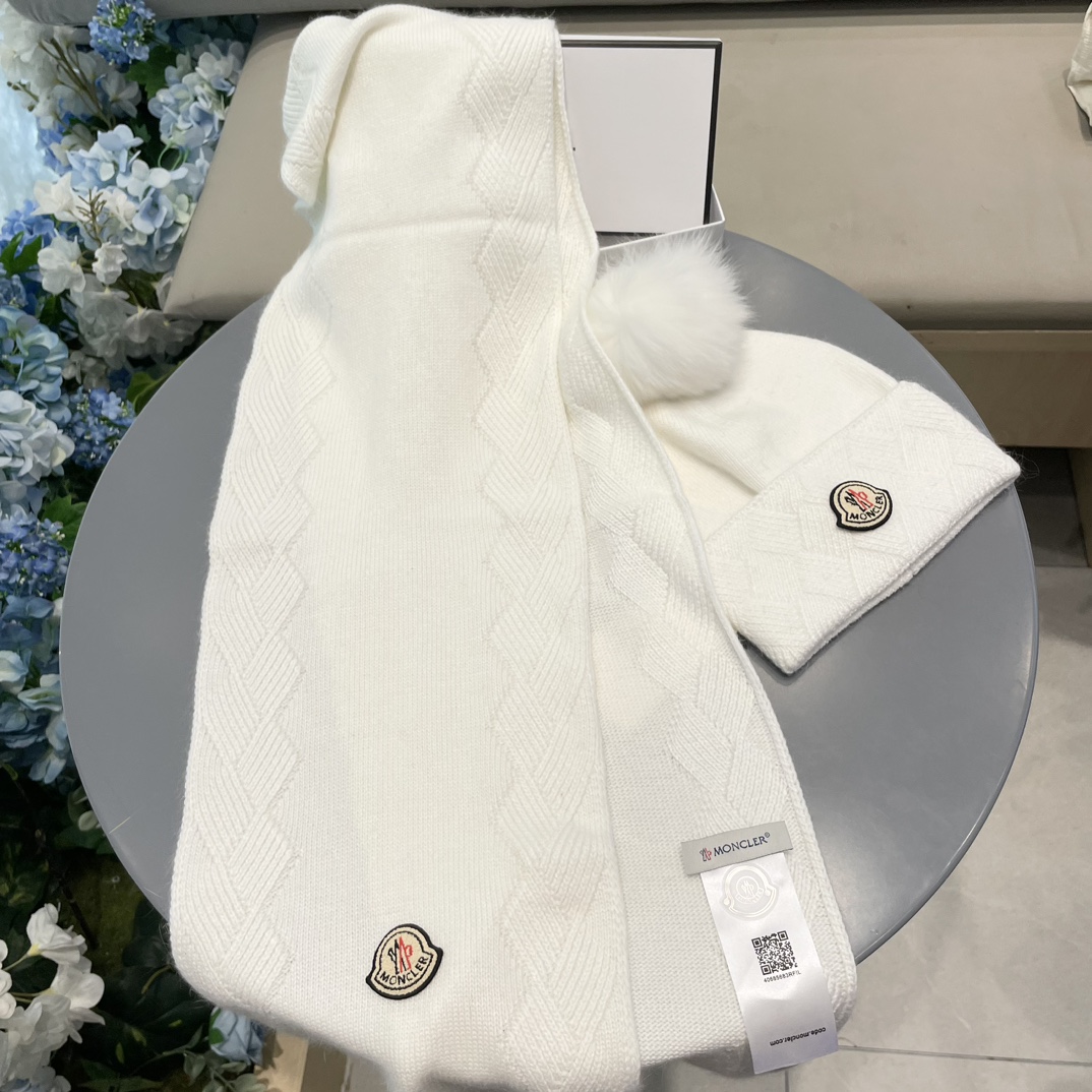 羊毛套装帽子经典套装！帽子配狐狸毛球围巾！暖暖哒超级舒服冬日小姐姐减龄神器哦这个冬天你就差这么一套套装帽
