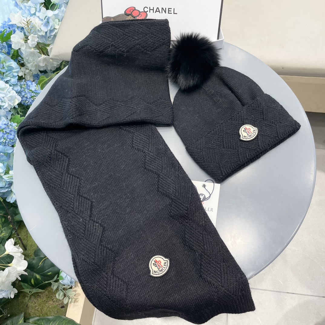 羊毛套装帽子经典套装！帽子配狐狸毛球围巾！暖暖哒超级舒服冬日小姐姐减龄神器哦这个冬天你就差这么一套套装帽