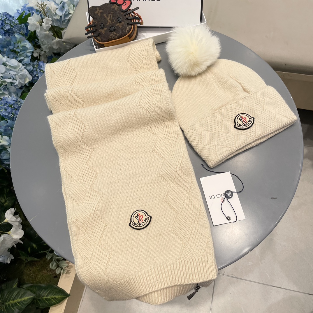 羊毛套装帽子经典套装！帽子配狐狸毛球围巾！暖暖哒超级舒服冬日小姐姐减龄神器哦这个冬天你就差这么一套套装帽