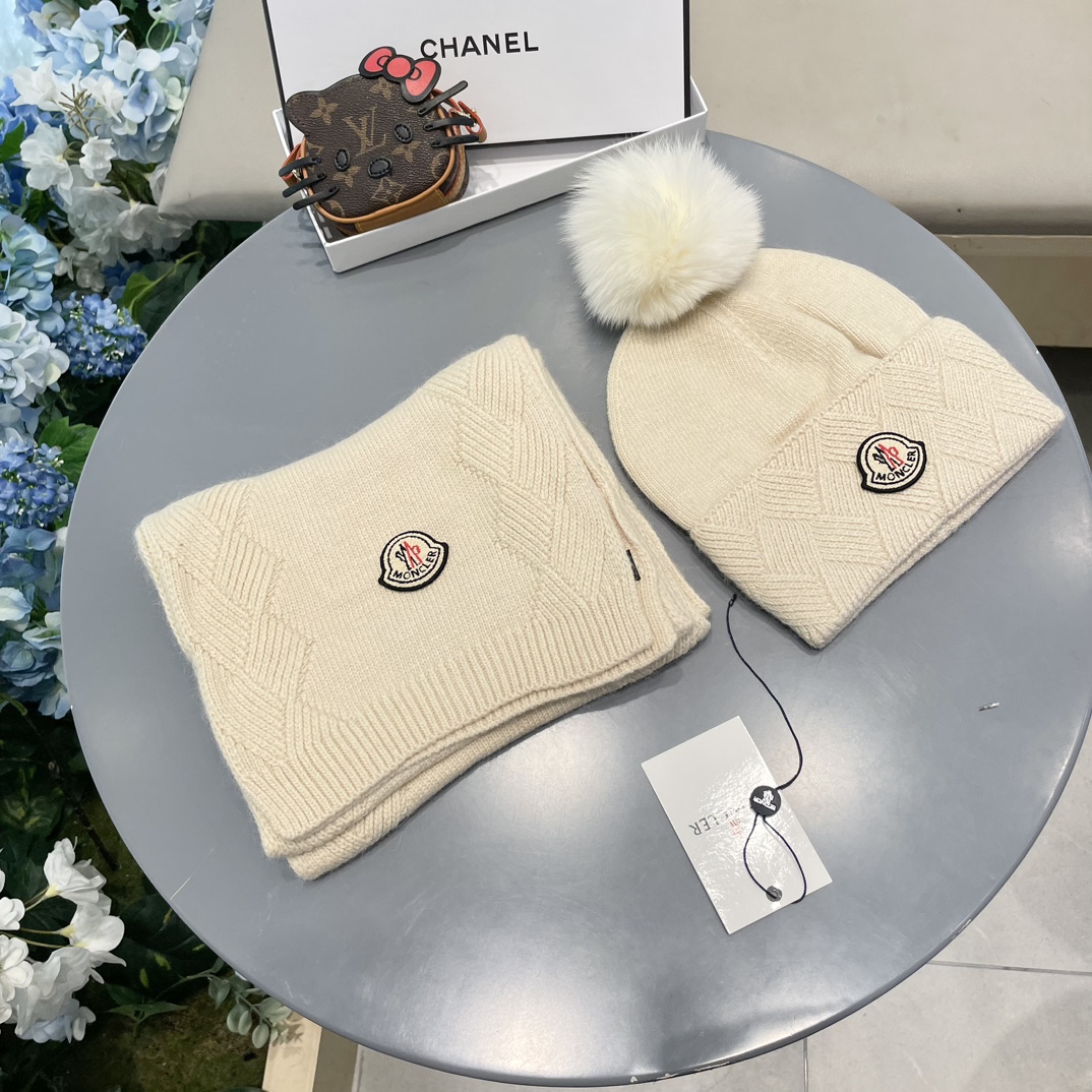 羊毛套装帽子经典套装！帽子配狐狸毛球围巾！暖暖哒超级舒服冬日小姐姐减龄神器哦这个冬天你就差这么一套套装帽