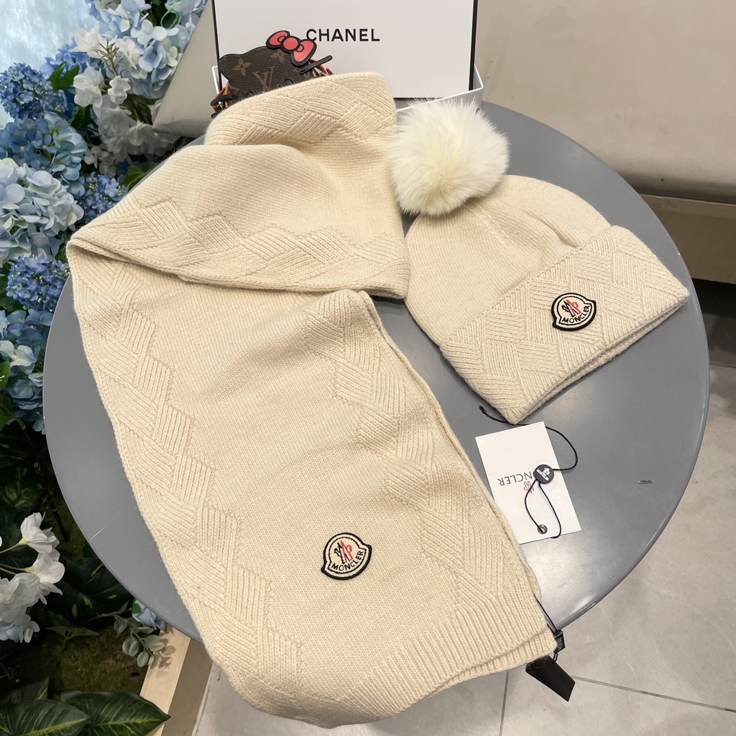 羊毛套装帽子经典套装！帽子配狐狸毛球围巾！暖暖哒超级舒服冬日小姐姐减龄神器哦这个冬天你就差这么一套套装帽
