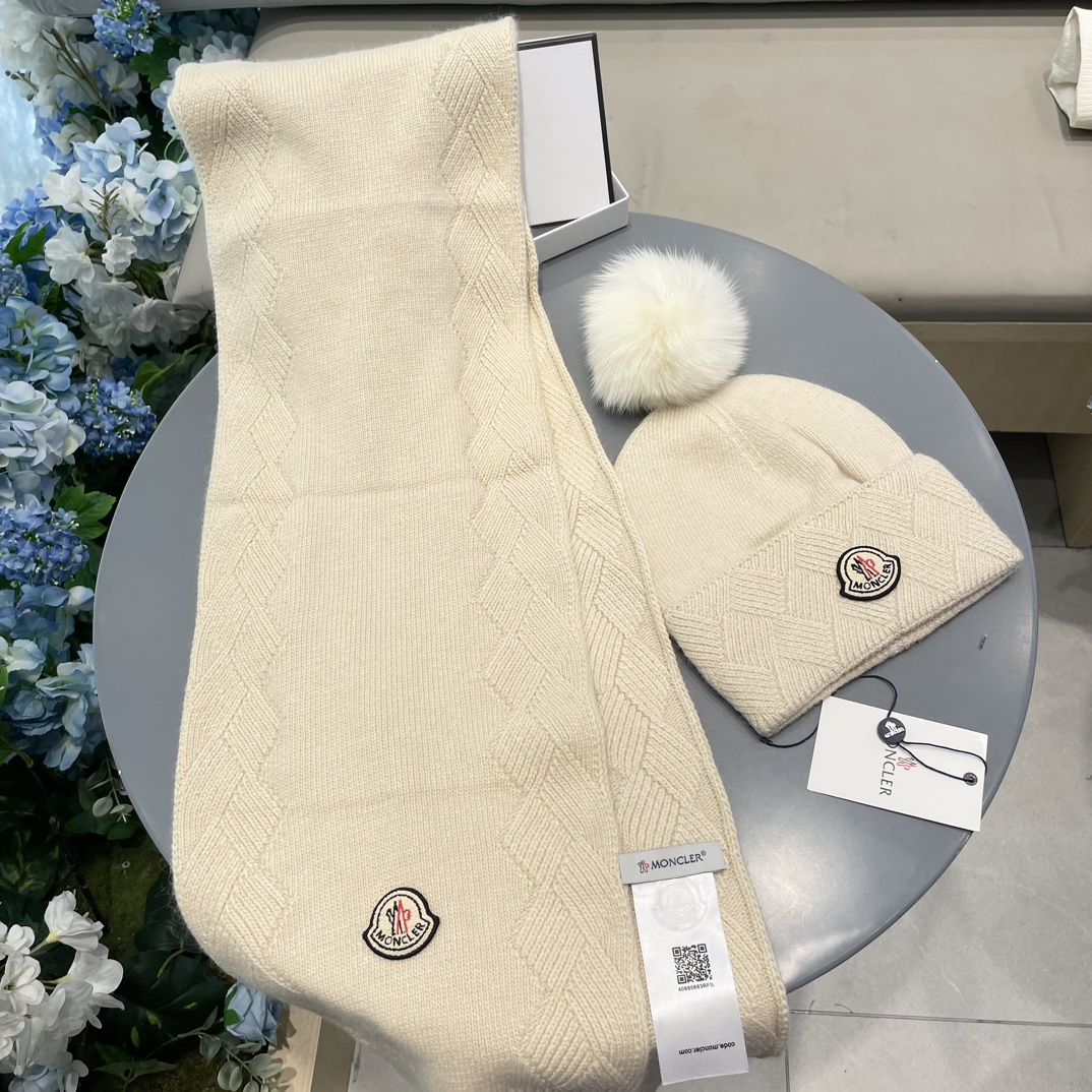 羊毛套装帽子经典套装！帽子配狐狸毛球围巾！暖暖哒超级舒服冬日小姐姐减龄神器哦这个冬天你就差这么一套套装帽
