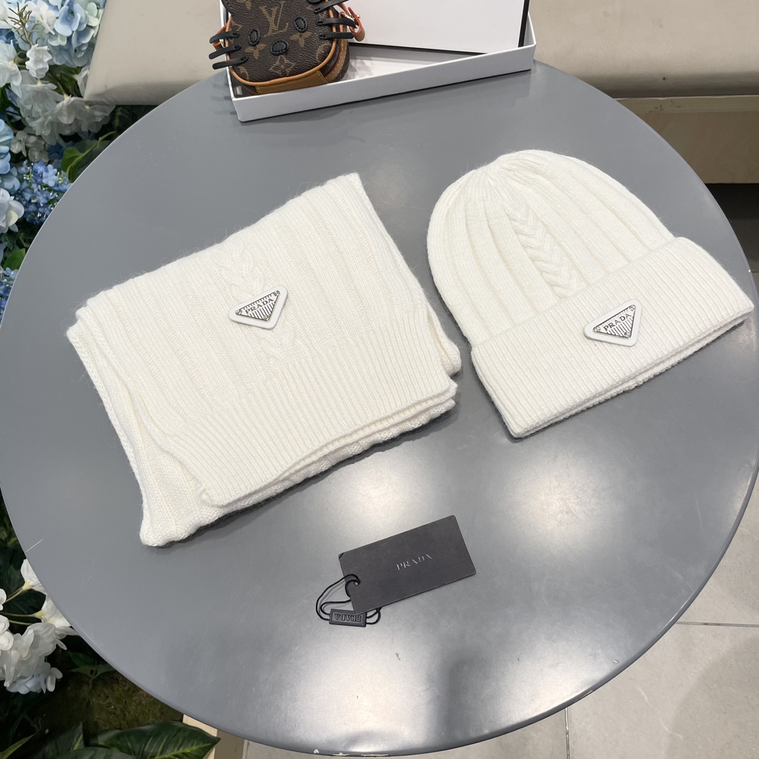 普拉达两件套PRADA爆款帽子围巾套装保暖又时尚70%羊绒30%兔绒也增加保暖几分[亲亲]高端品质潮流在